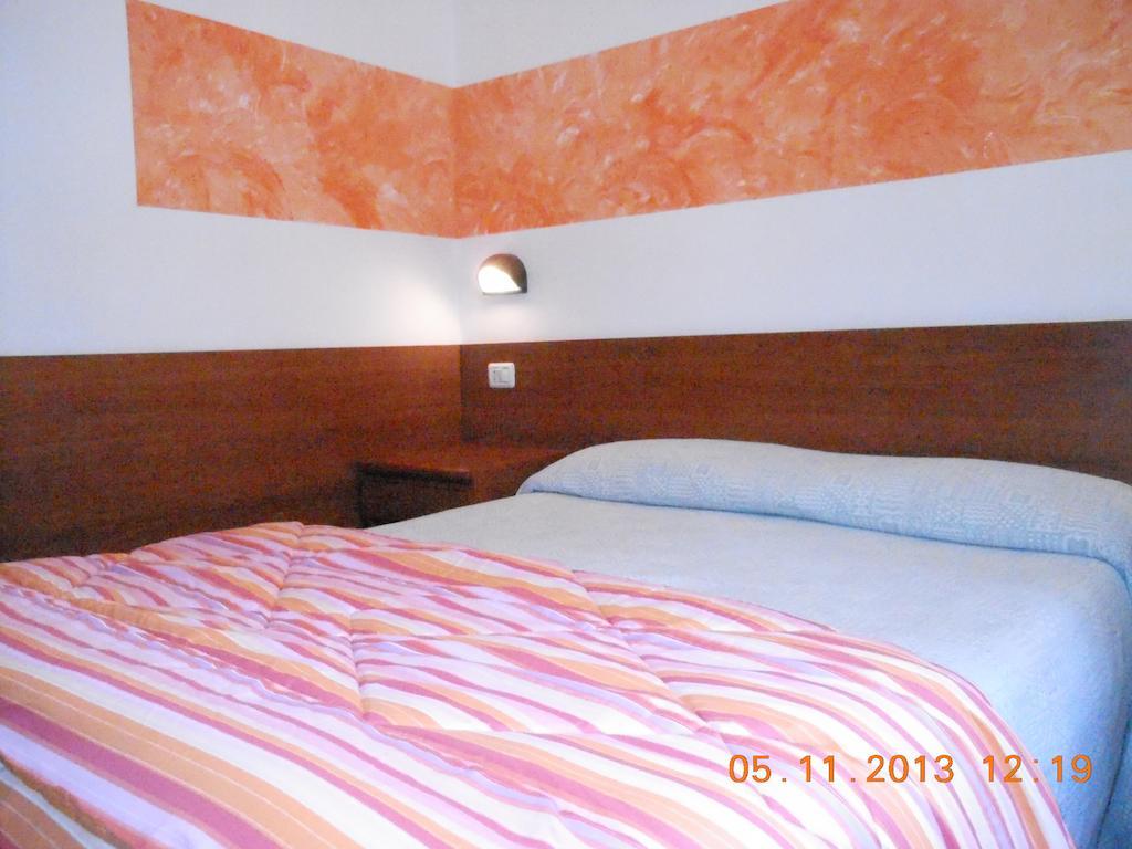 Albergo Villagrande Varraze Zimmer foto